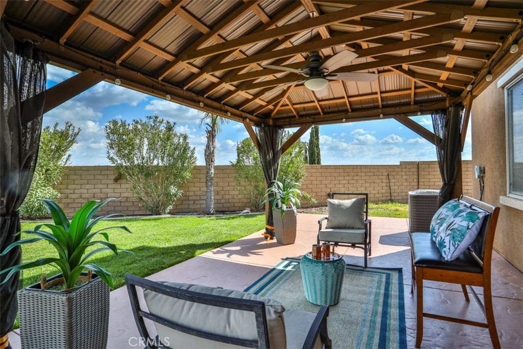 5461 N Pinnacle Lane