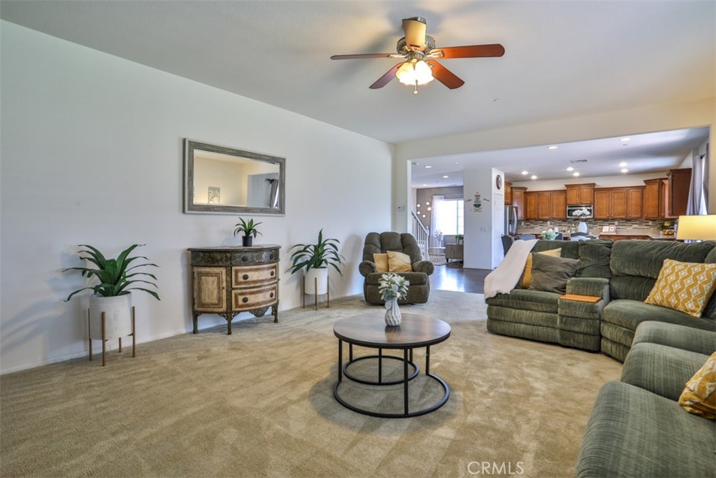 5461 N Pinnacle Lane