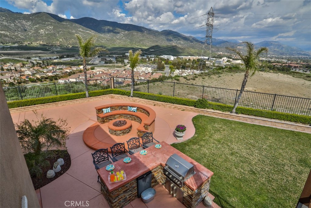 5461 N Pinnacle Lane