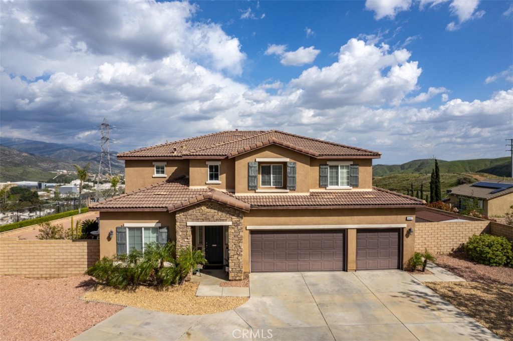 5461 N Pinnacle Lane