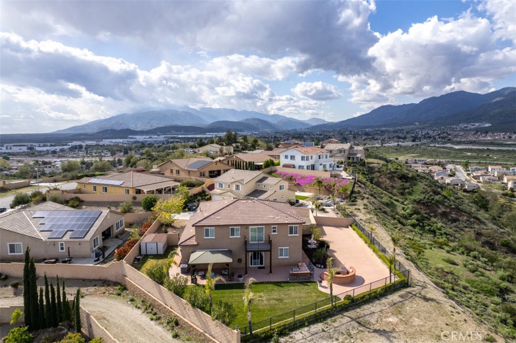 5461 N Pinnacle Lane