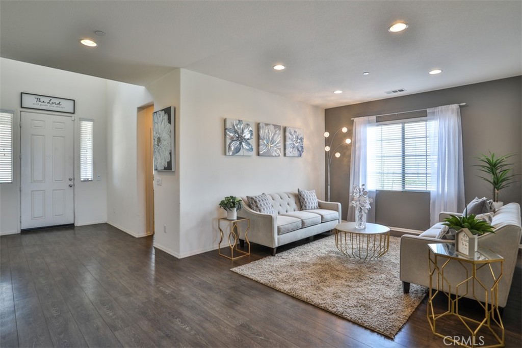 5461 N Pinnacle Lane