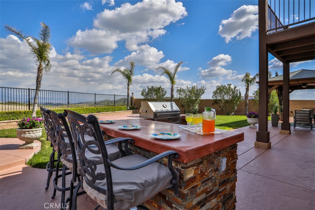 5461 N Pinnacle Lane