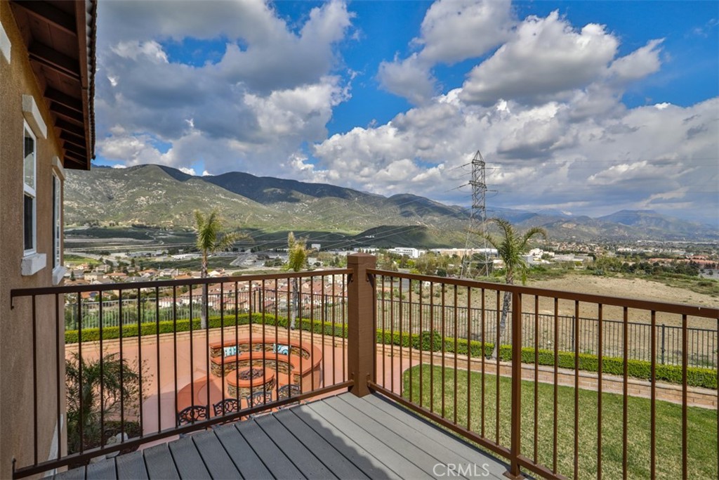 5461 N Pinnacle Lane