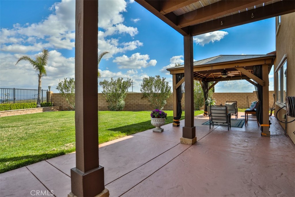 5461 N Pinnacle Lane