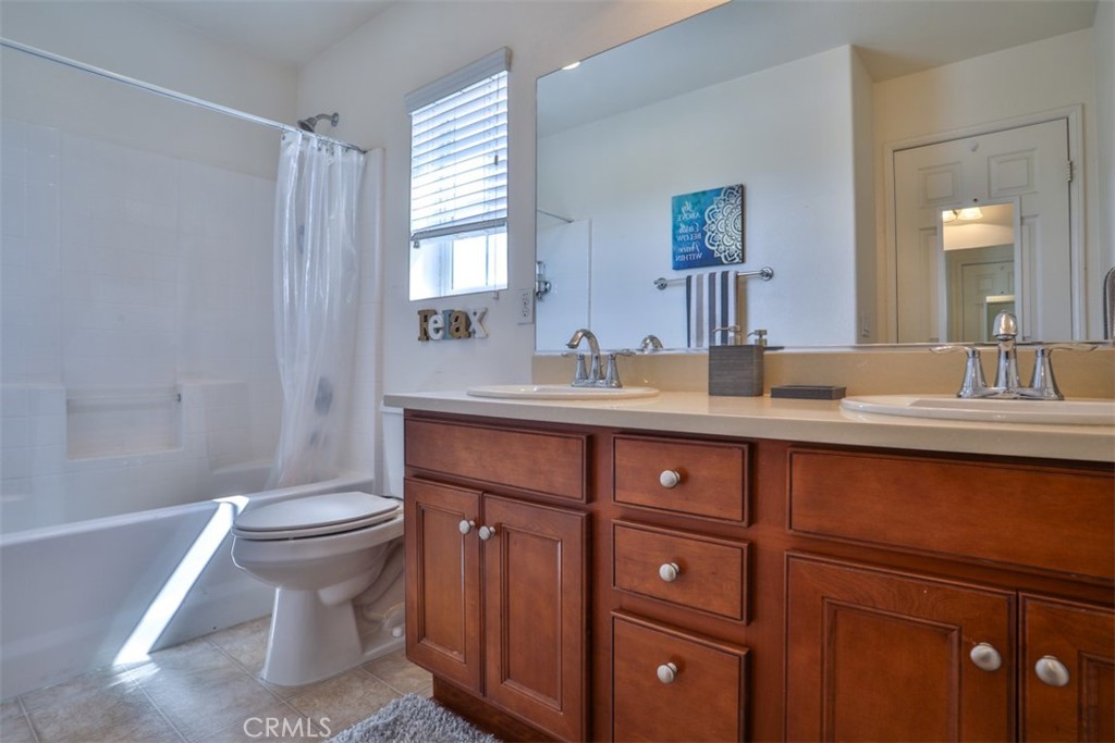 5461 N Pinnacle Lane