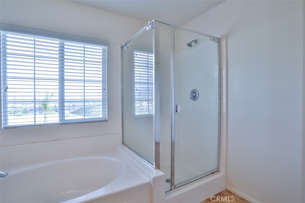 5461 N Pinnacle Lane