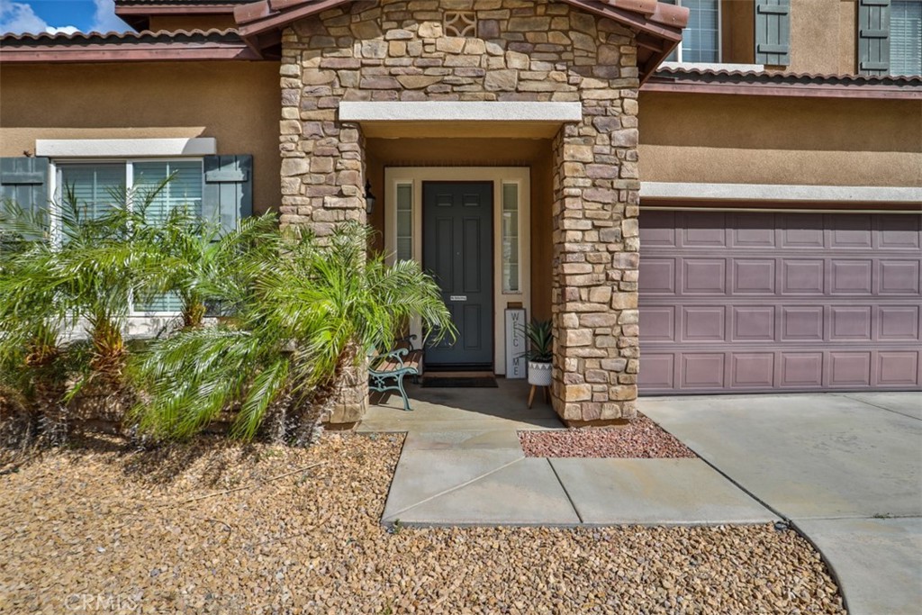 5461 N Pinnacle Lane