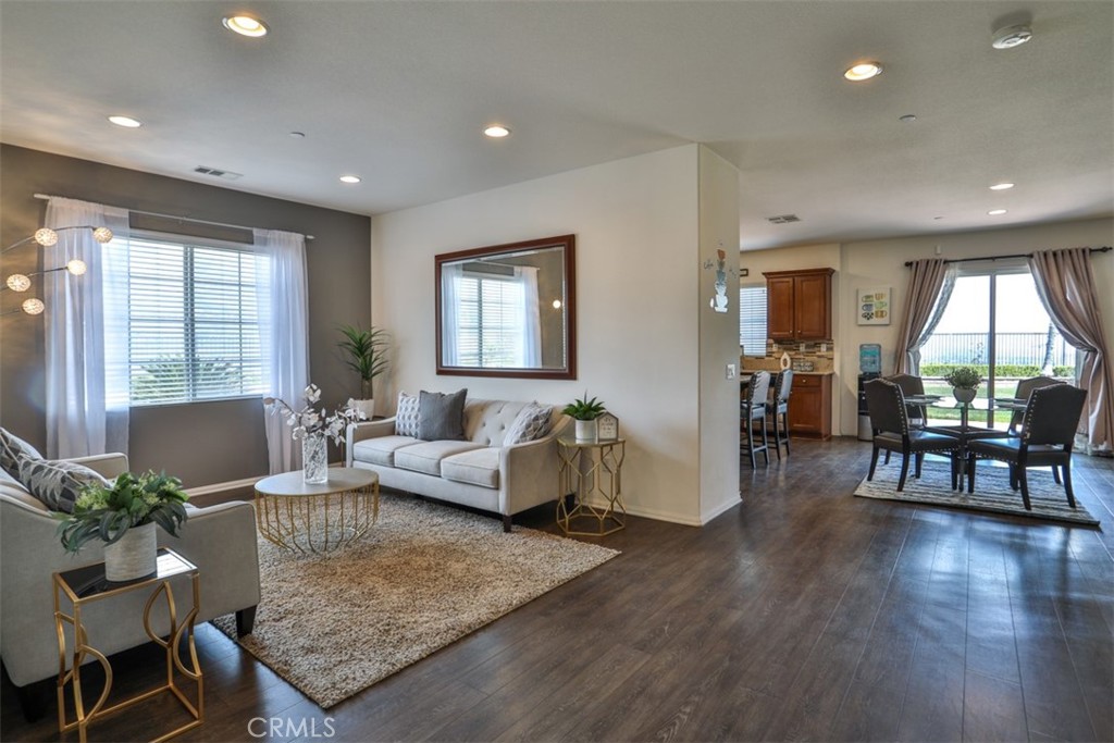 5461 N Pinnacle Lane