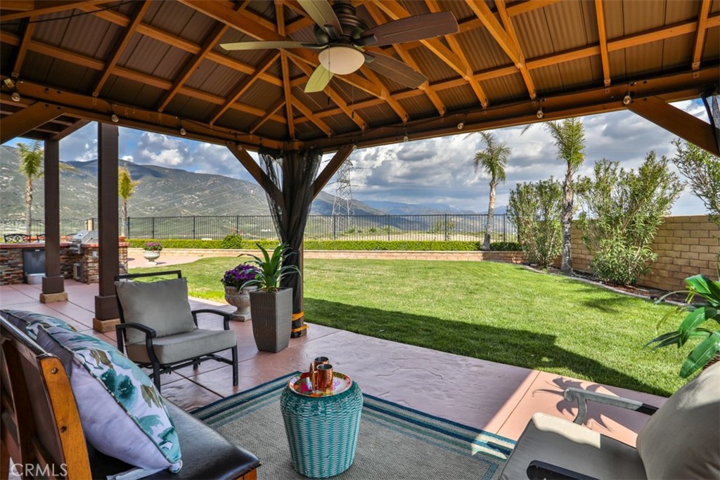 5461 N Pinnacle Lane