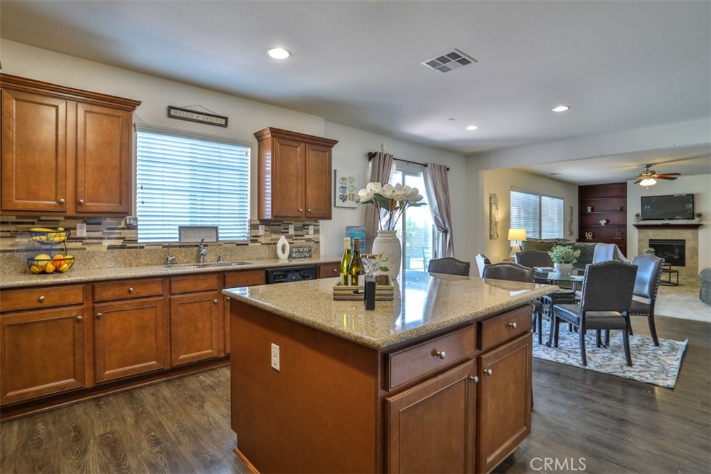 5461 N Pinnacle Lane