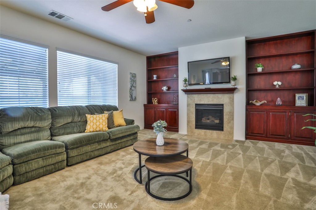 5461 N Pinnacle Lane