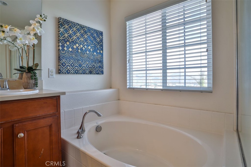 5461 N Pinnacle Lane