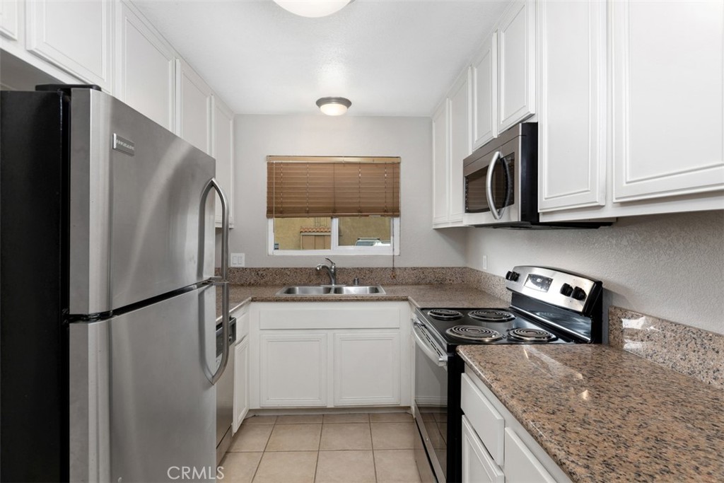 792 N Mollison Avenue 7