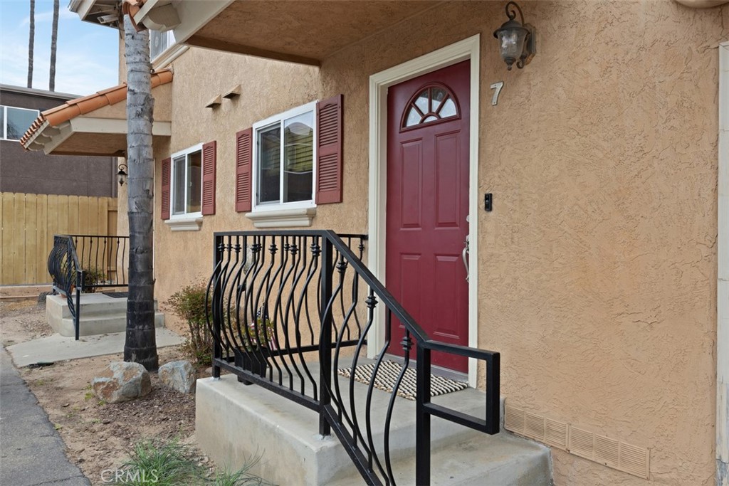 792 N Mollison Avenue 7