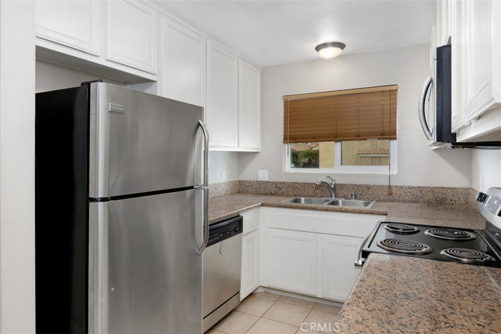 792 N Mollison Avenue 7