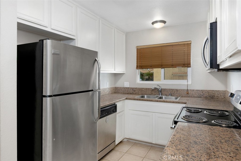 792 N Mollison Avenue 7