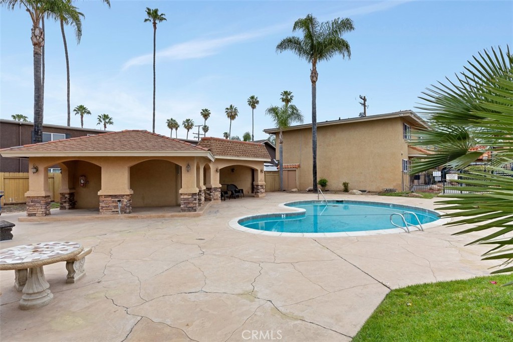 792 N Mollison Avenue 7