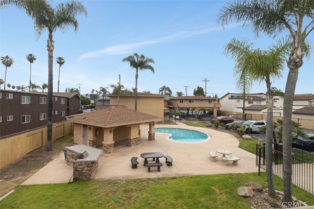 792 N Mollison Avenue 7