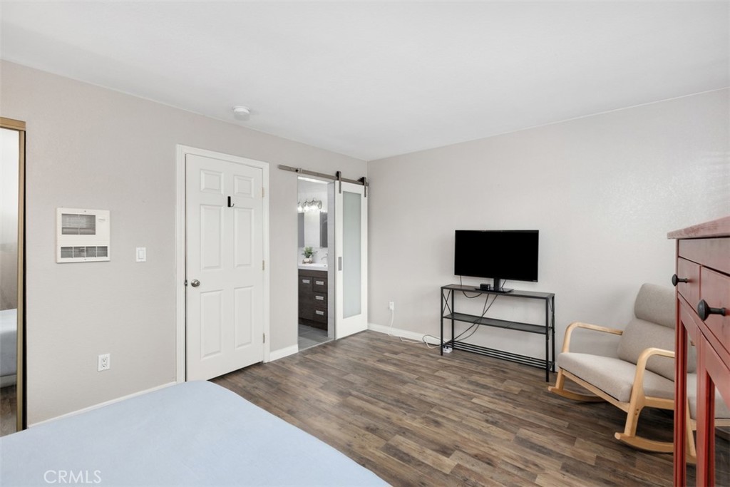 792 N Mollison Avenue 7