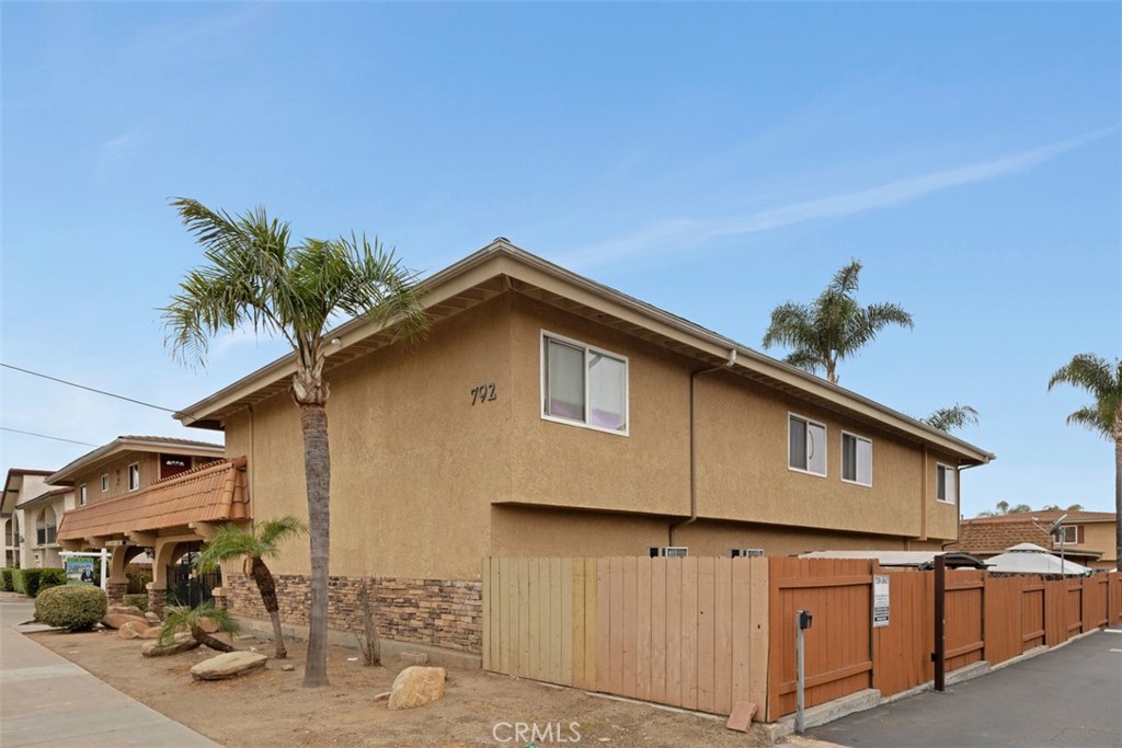 792 N Mollison Avenue 7