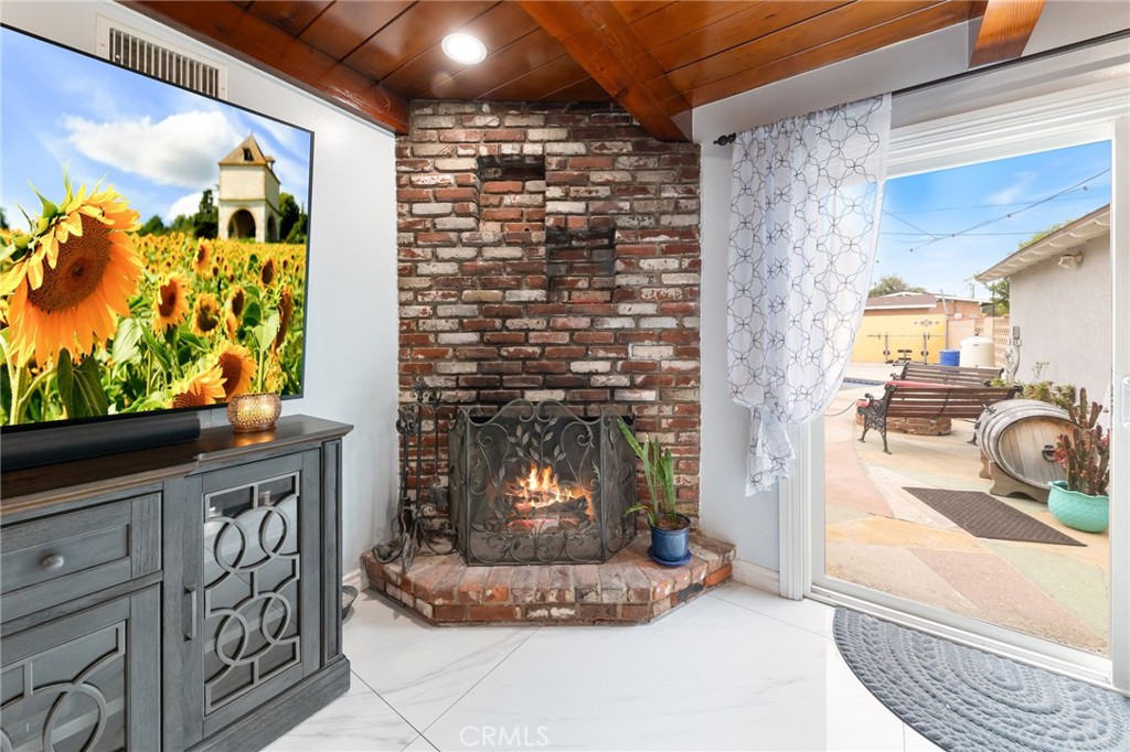 1801 W Mossberg Avenue