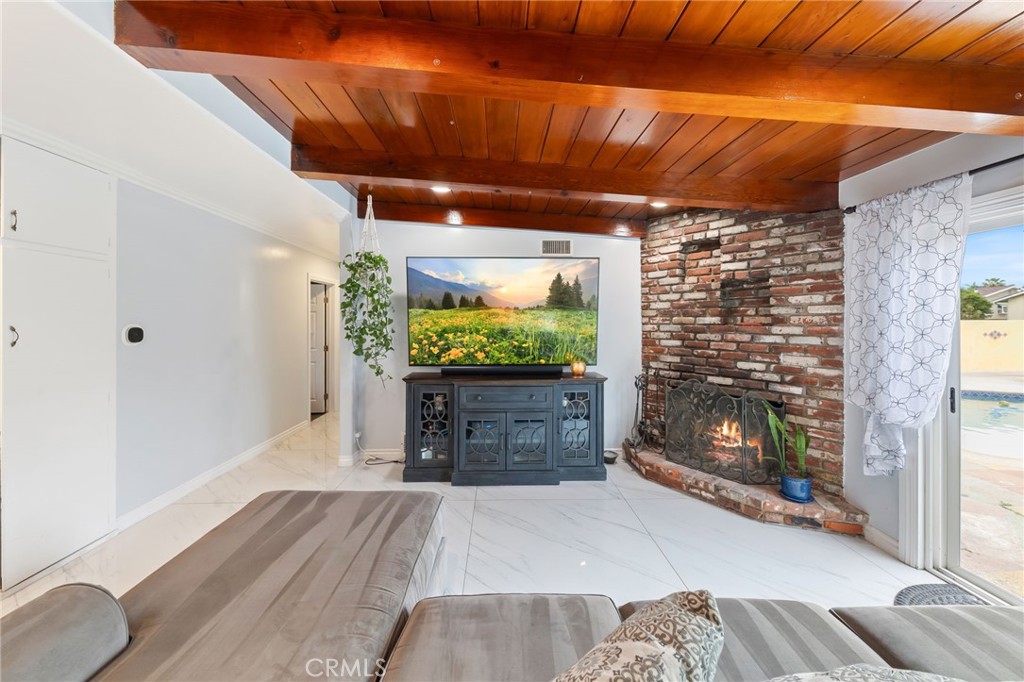 1801 W Mossberg Avenue