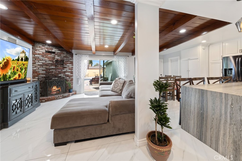 1801 W Mossberg Avenue