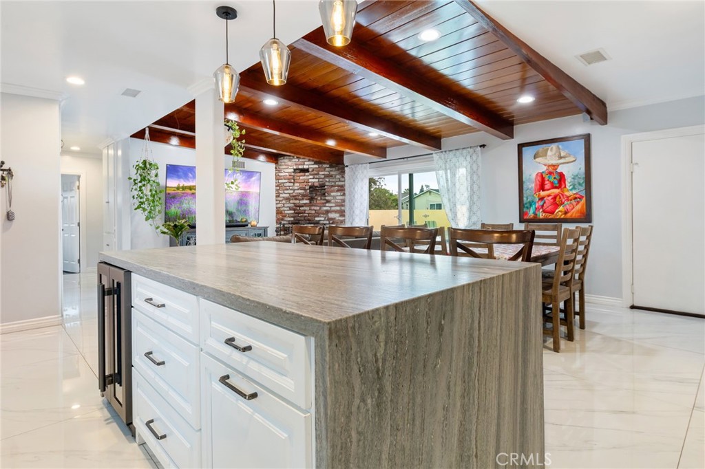 1801 W Mossberg Avenue