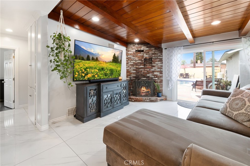 1801 W Mossberg Avenue