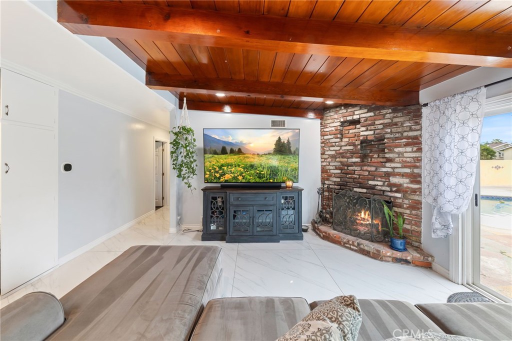 1801 W Mossberg Avenue