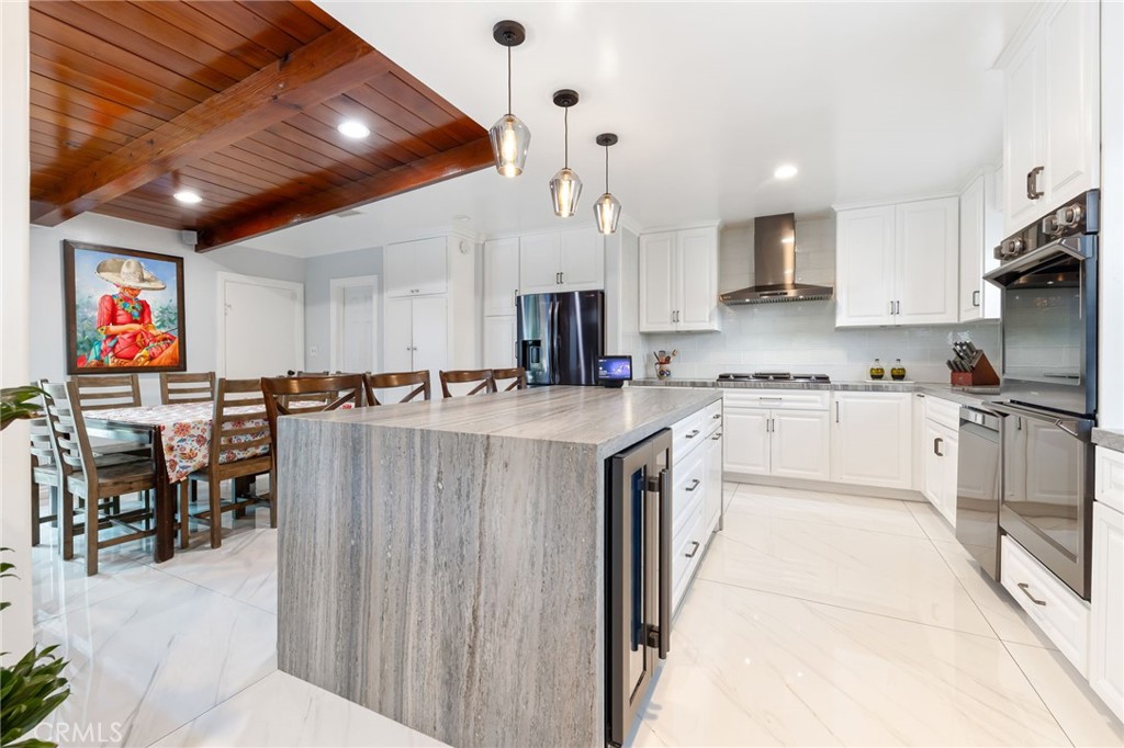 1801 W Mossberg Avenue