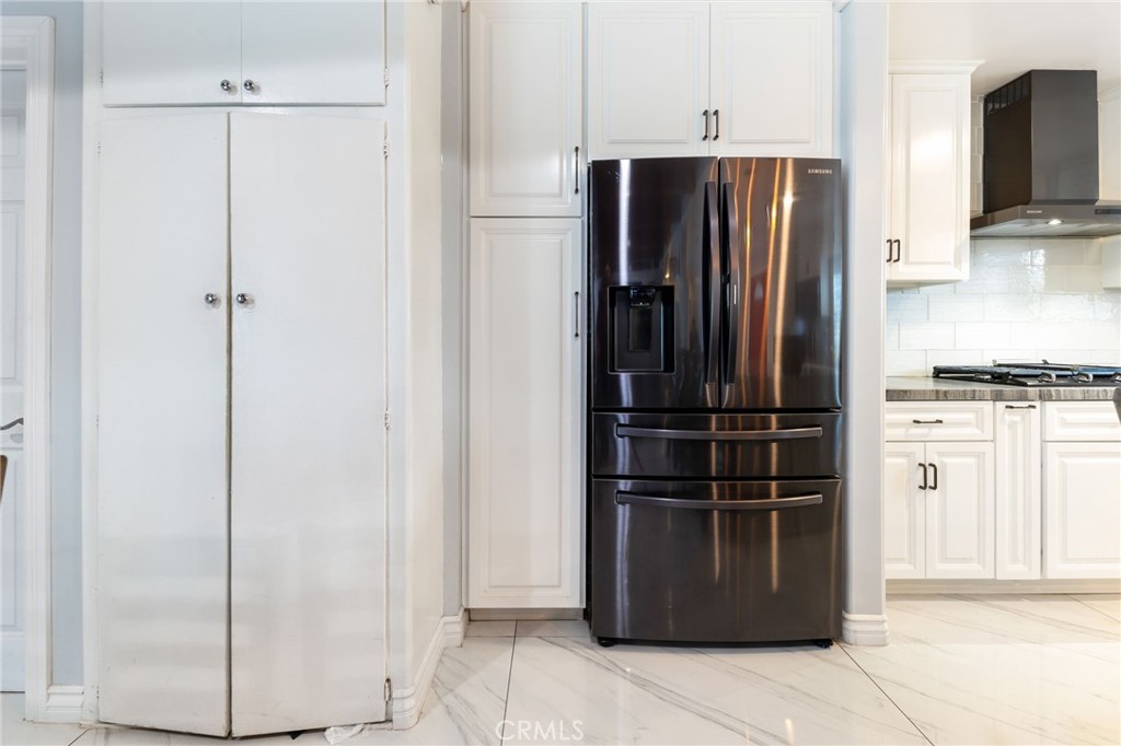 1801 W Mossberg Avenue