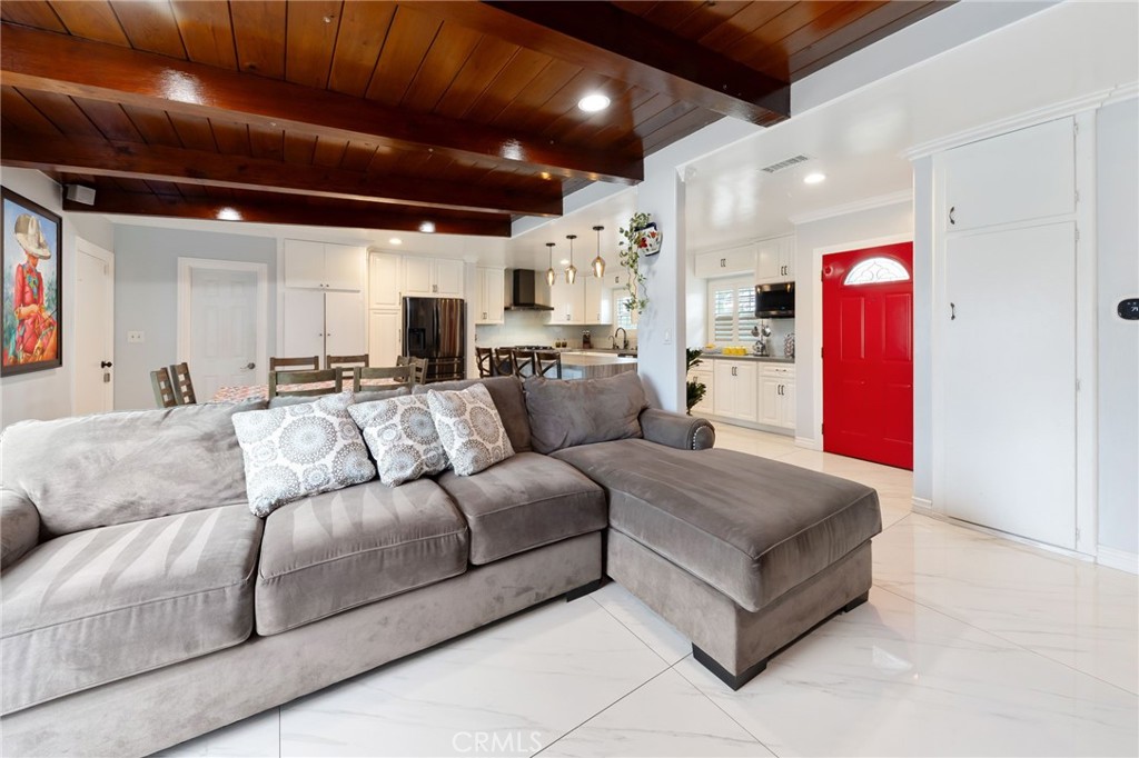 1801 W Mossberg Avenue