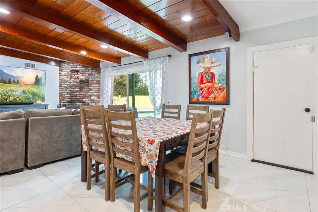 1801 W Mossberg Avenue