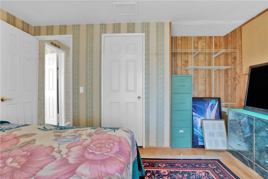 22933 National Trails