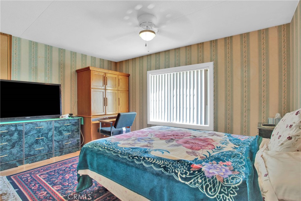 22933 National Trails