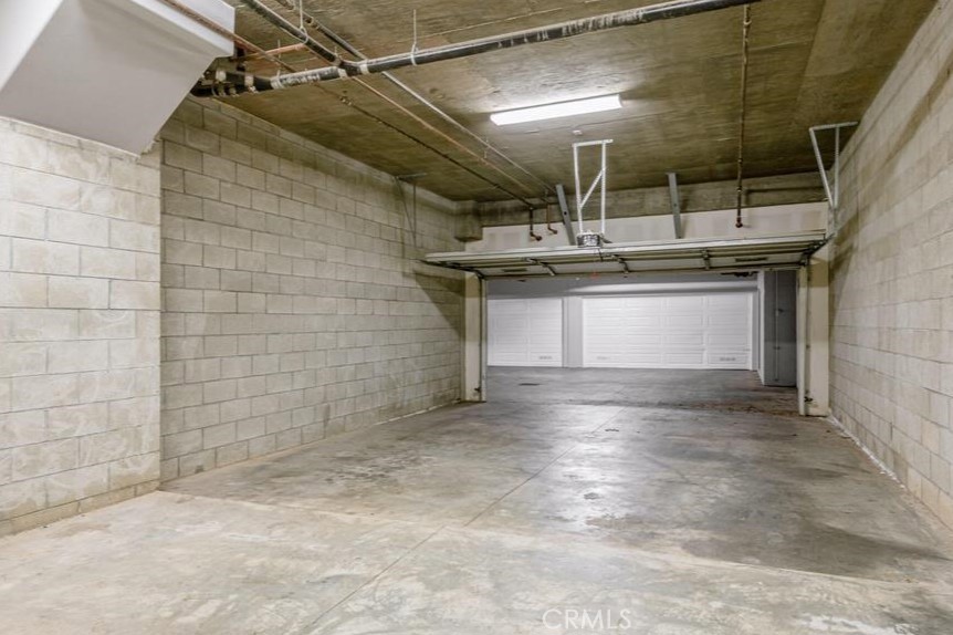 441 N Los Robles Avenue 16