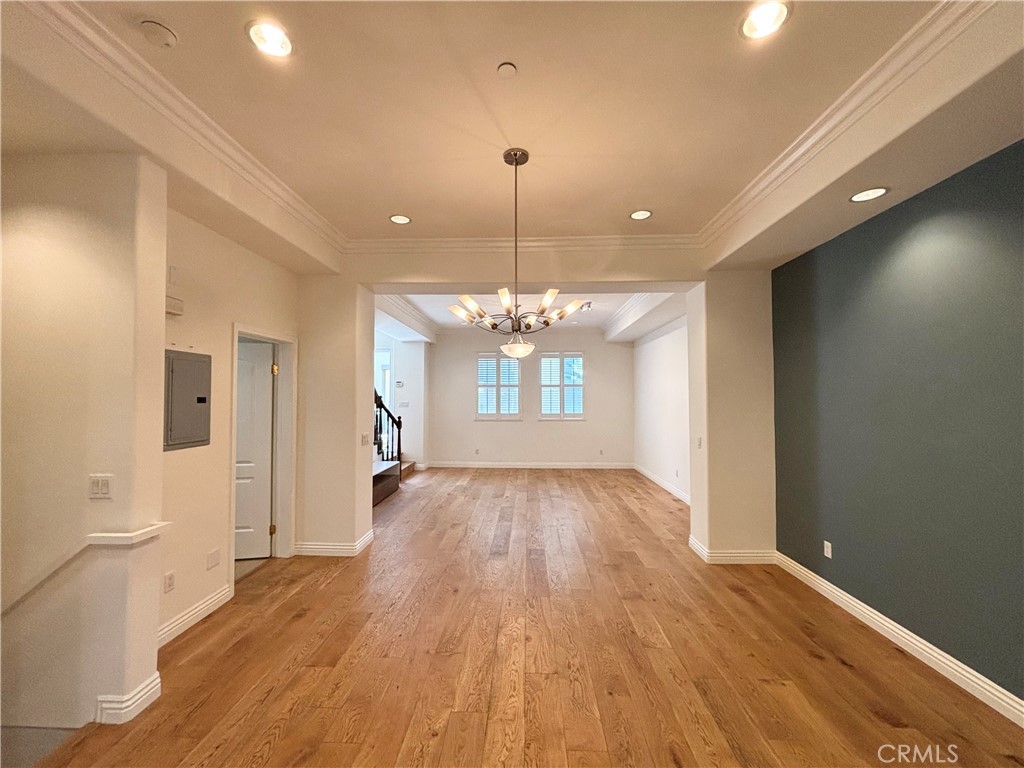 441 N Los Robles Avenue 16