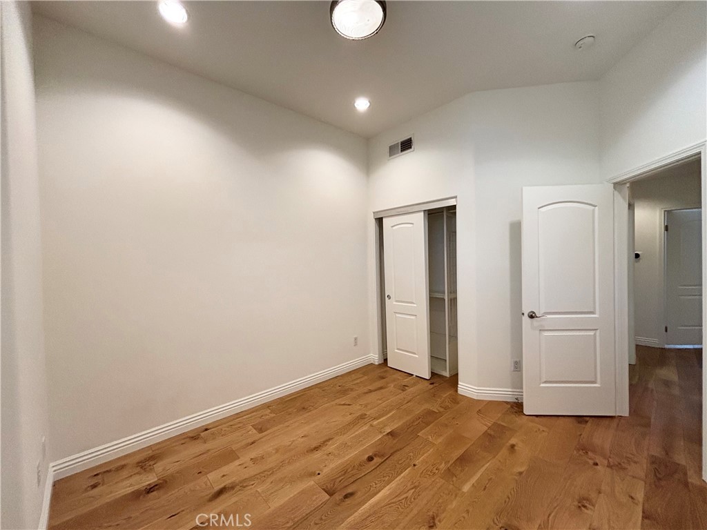 441 N Los Robles Avenue 16