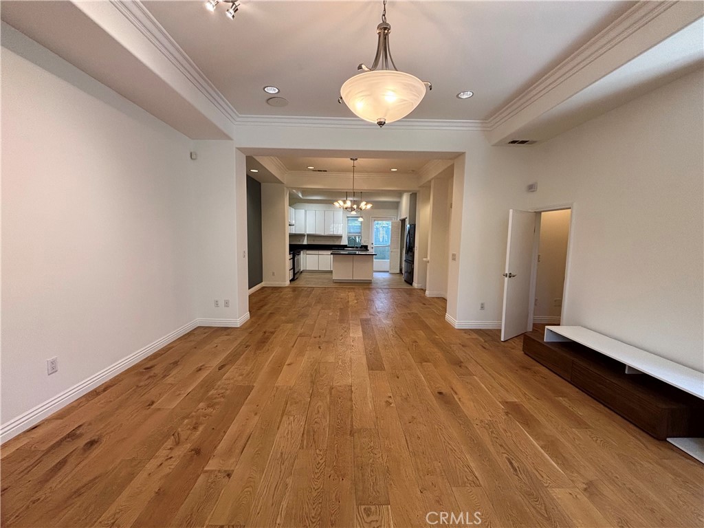 441 N Los Robles Avenue 16