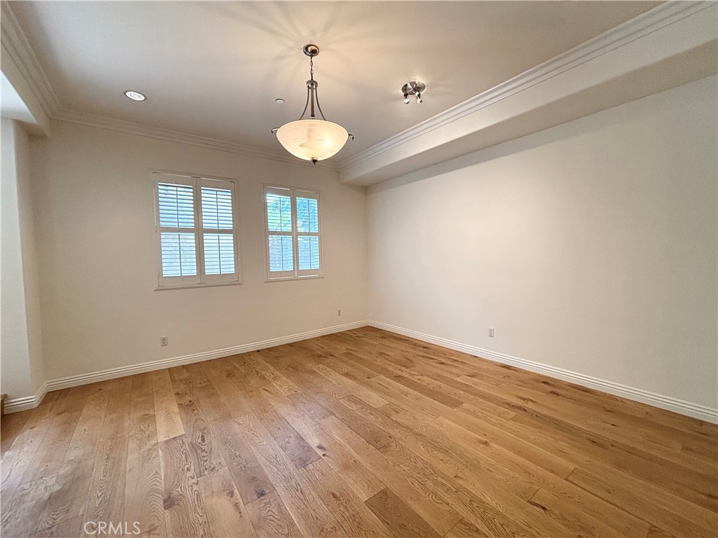 441 N Los Robles Avenue 16