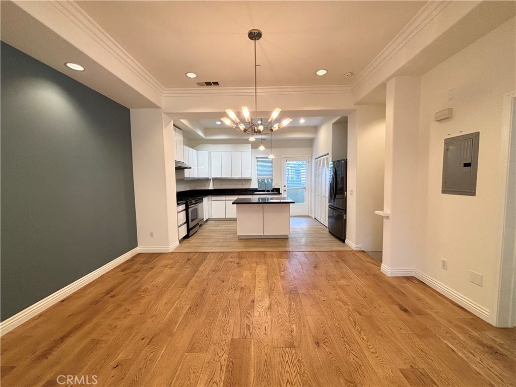 441 N Los Robles Avenue 16