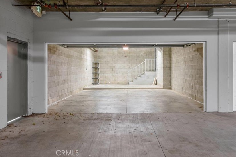 441 N Los Robles Avenue 16