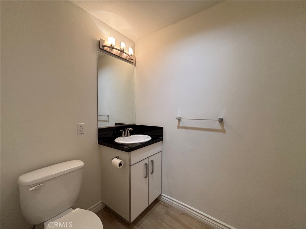 441 N Los Robles Avenue 16