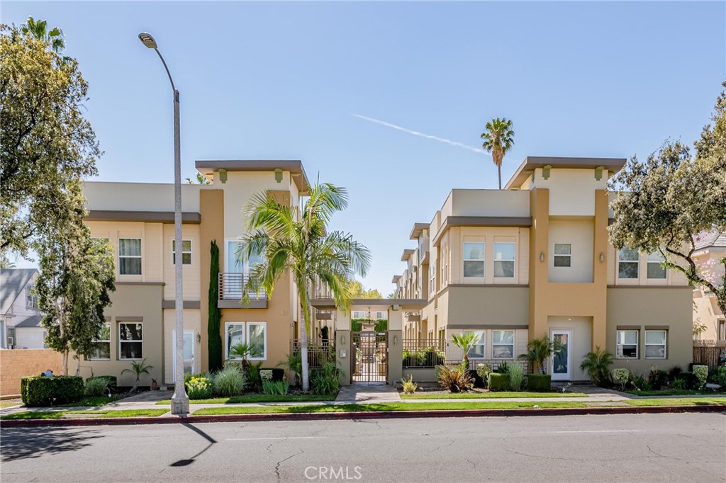 441 N Los Robles Avenue 16