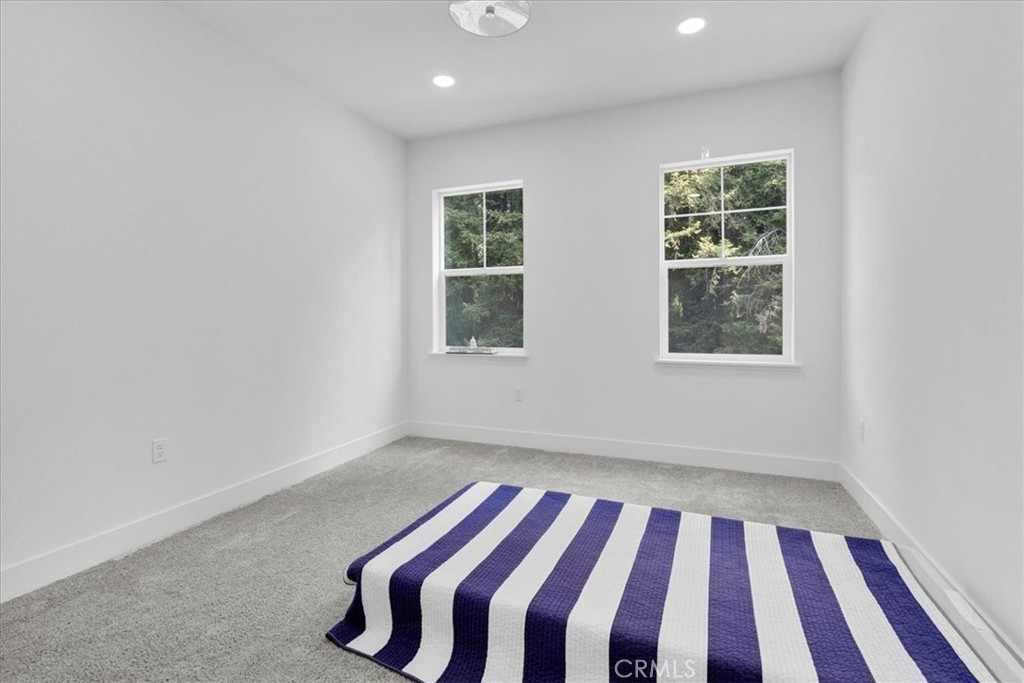 211 Creekside Court