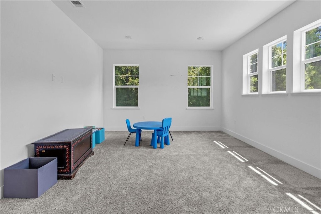 211 Creekside Court