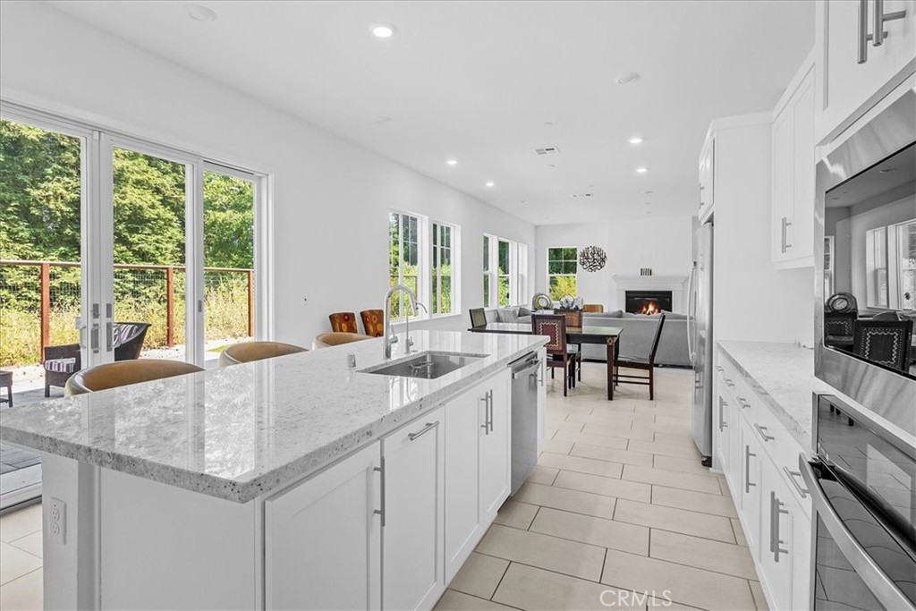 211 Creekside Court