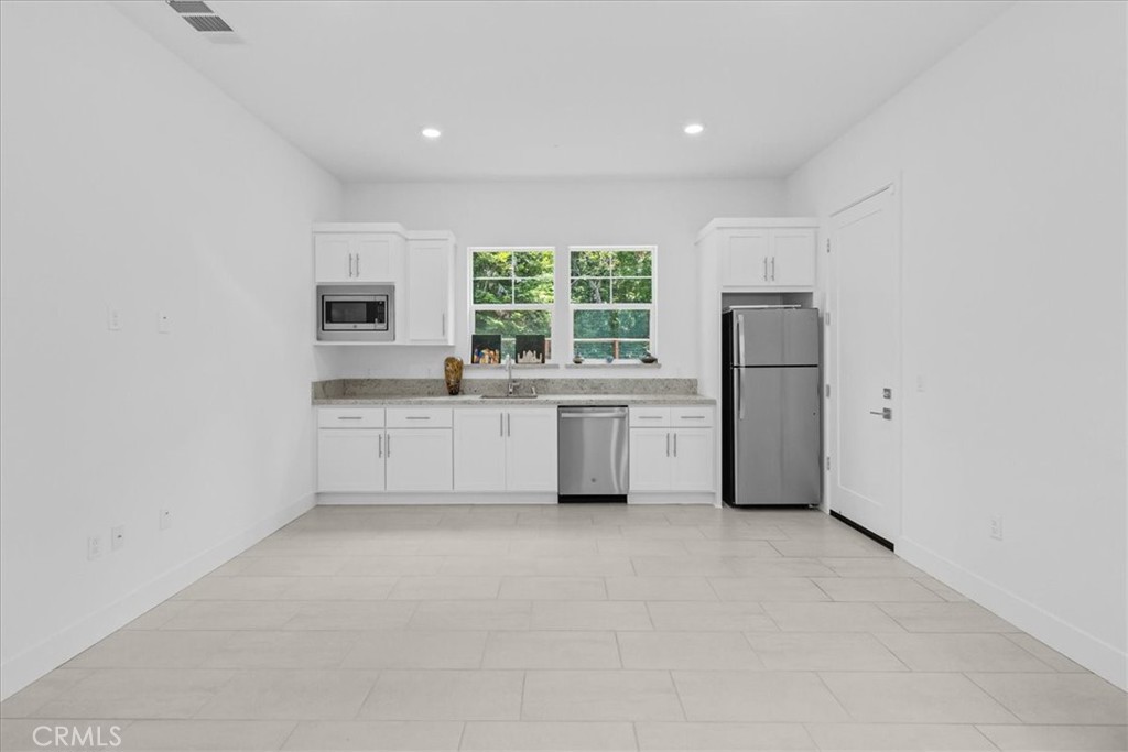 211 Creekside Court